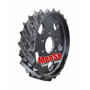 Kuoriva ter&auml;ssy&ouml;tt&ouml;rulla John Deere H745 harvesterikouraan